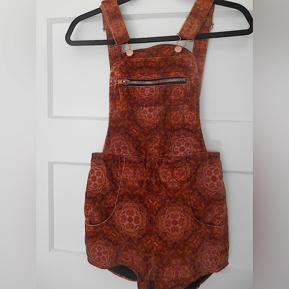 Medallion Pattern Overalls - Shorts - XS (brand Liberated Hearts)♥️